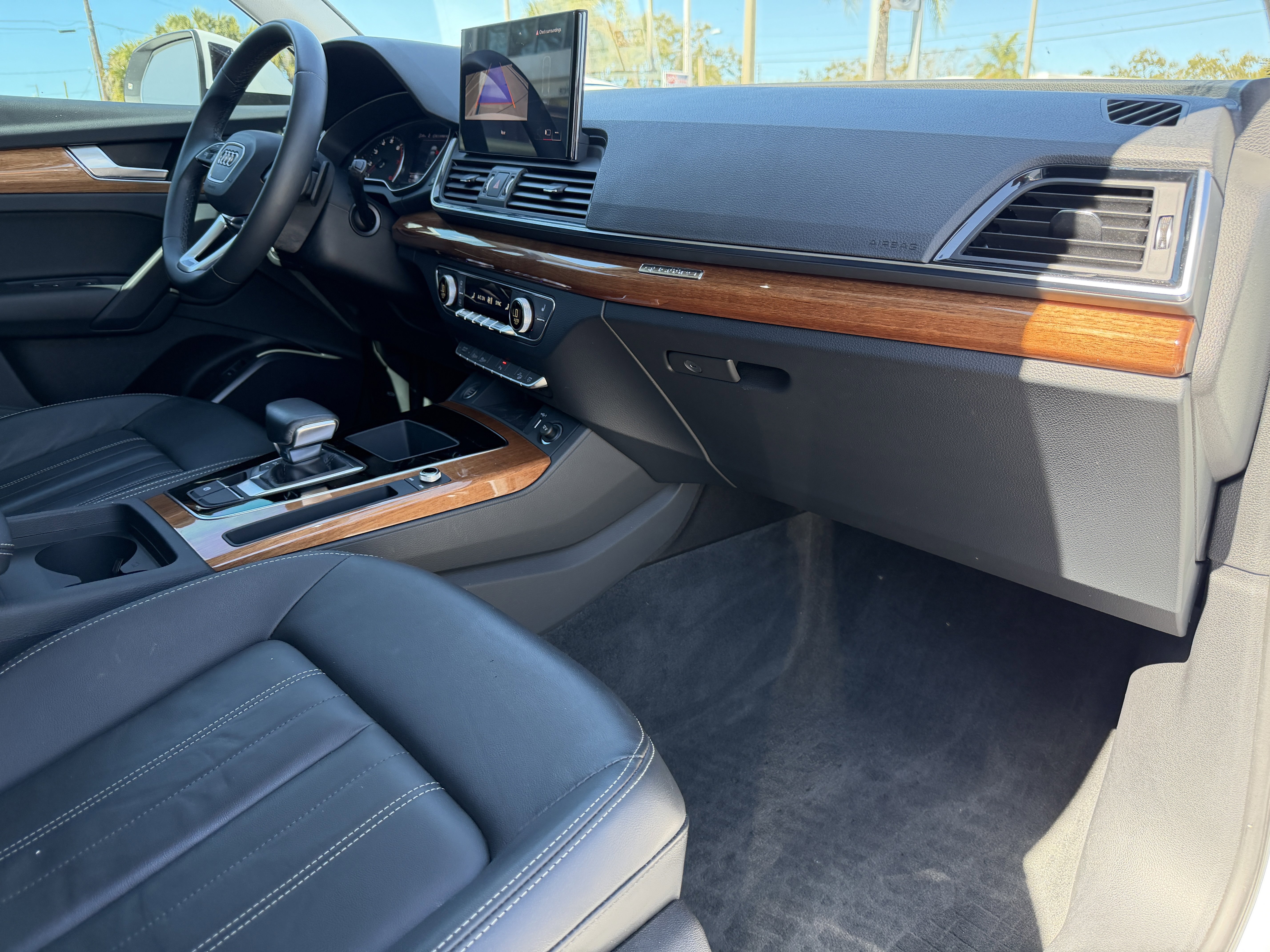 Used 2023 Audi Q5 2.0T Premium w/ Convenience Package image 12