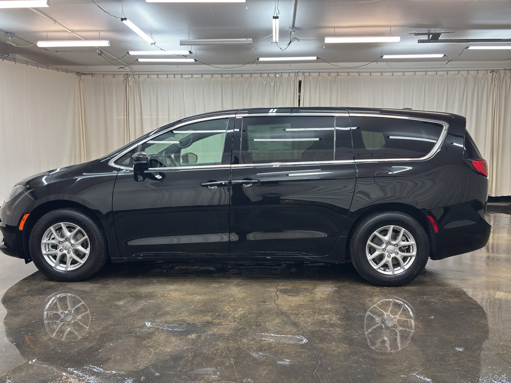 New 2026 Chrysler Voyager LX image 10