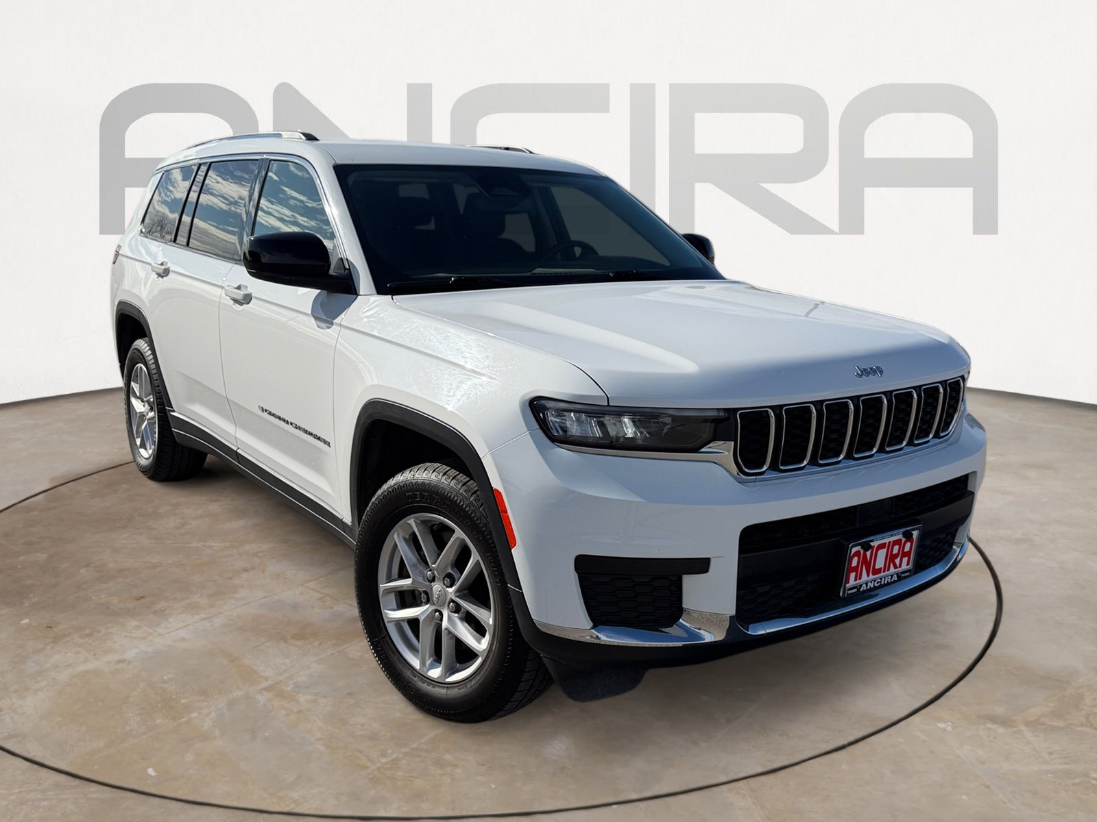 Used 2023 Jeep Grand Cherokee L Laredo image 4