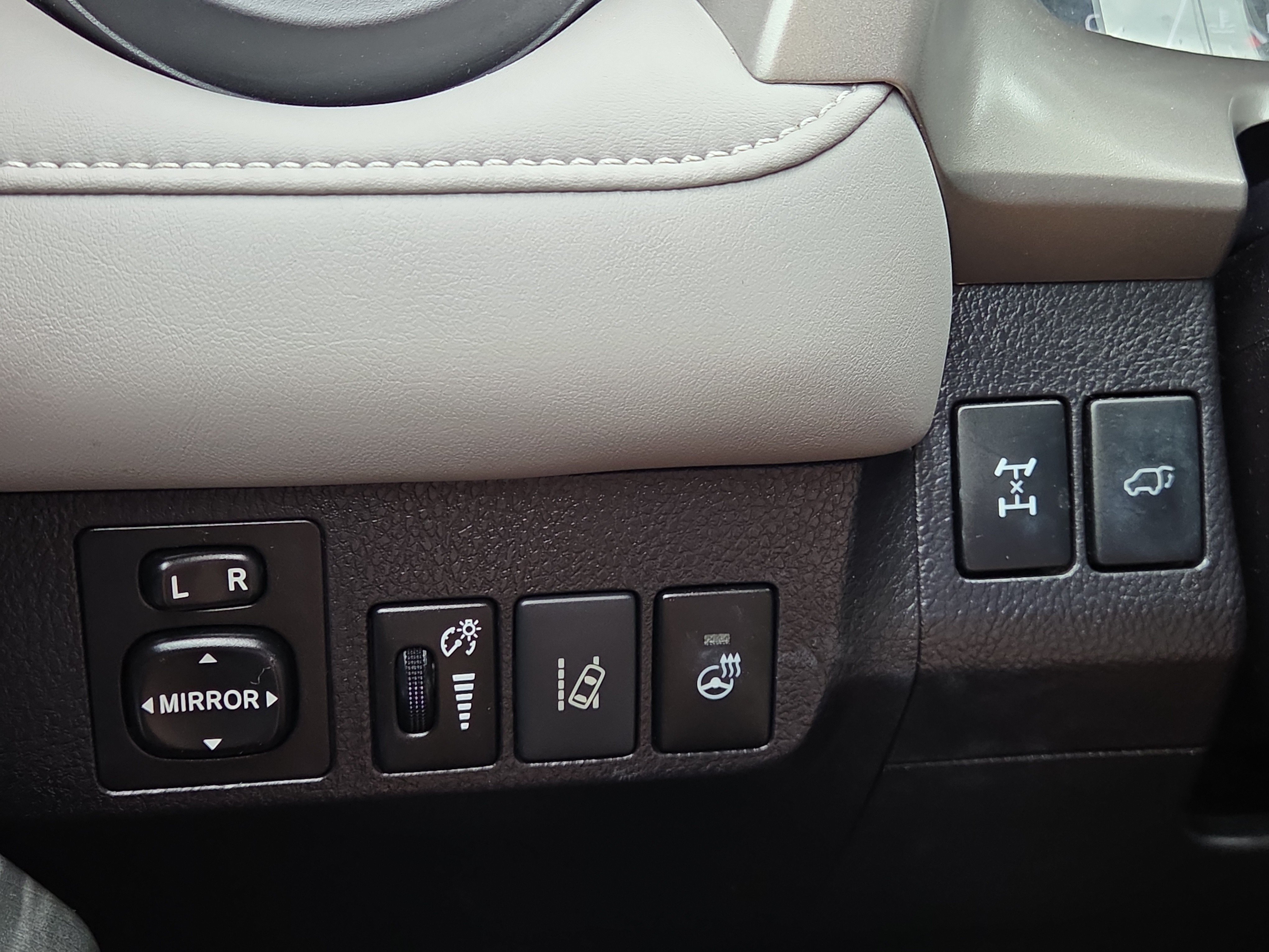 Used 2018 Toyota RAV4 Platinum AWD/4WD image 26