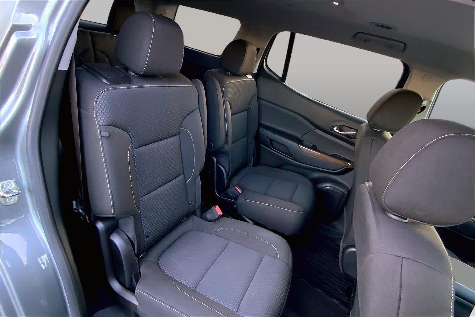 Used 2023 GMC Acadia SLE w/ Driver Convenience Package FWD image 19