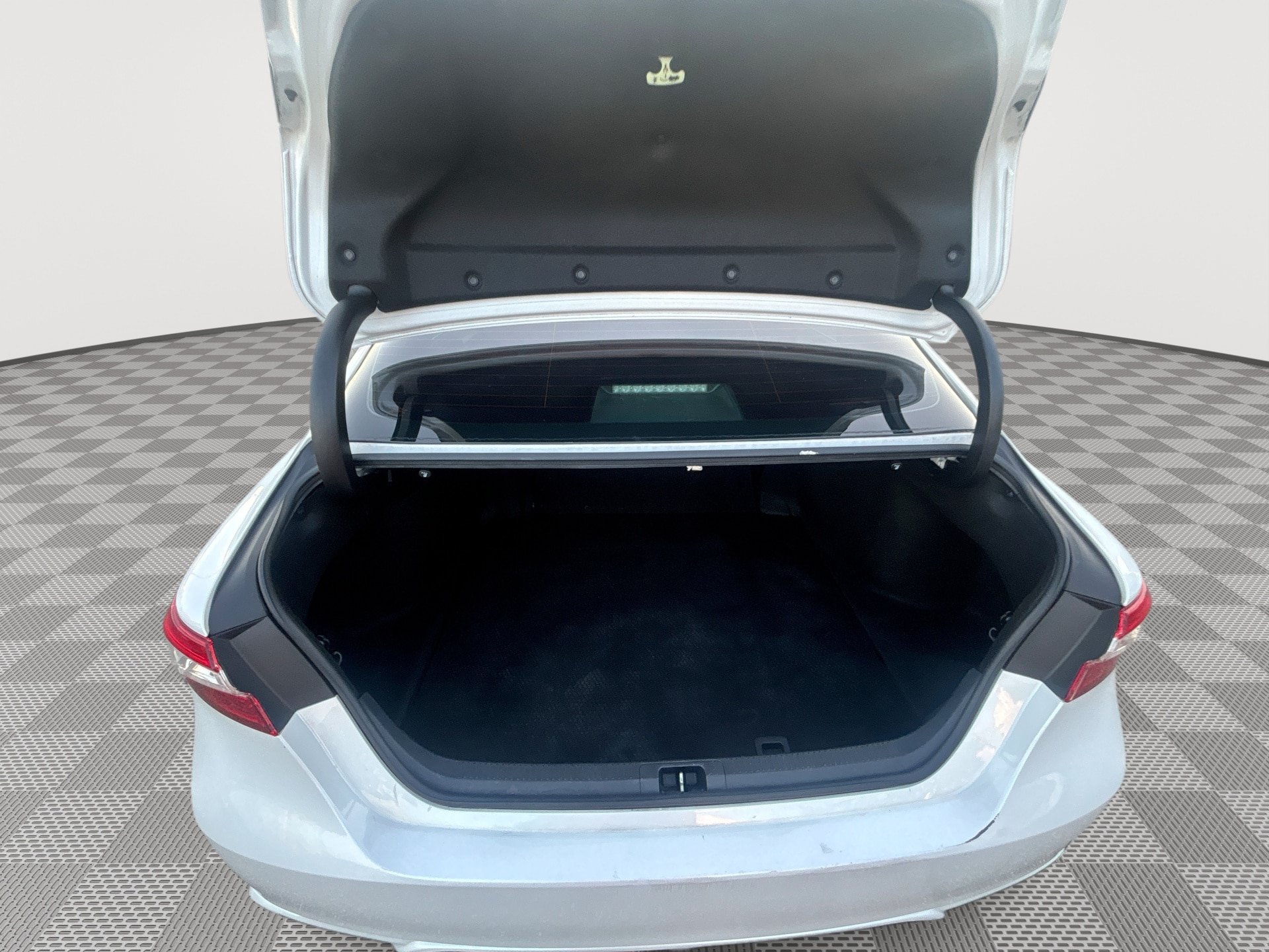 Used 2020 Toyota Camry XSE FWD image 22