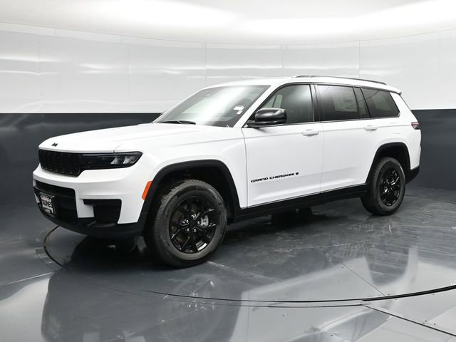 New 2025 Jeep Grand Cherokee L Laredo image 3