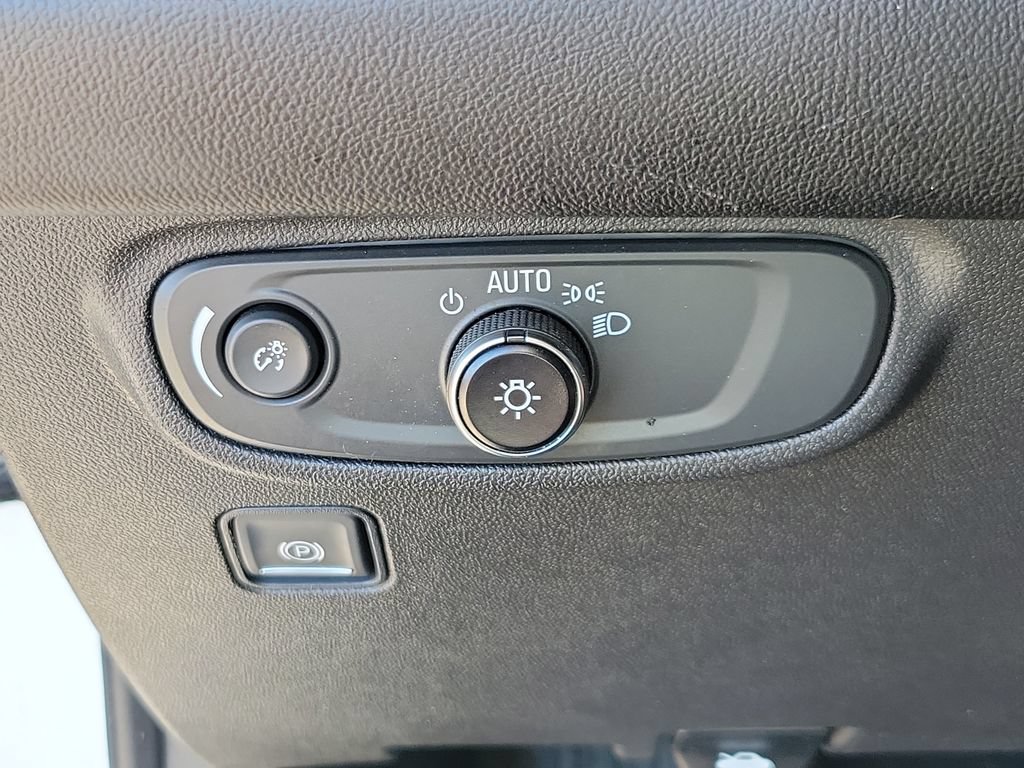 Used 2022 GMC Terrain SLE FWD image 30