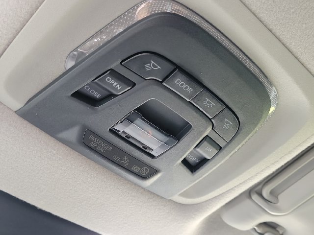 Used 2022 Toyota Corolla Cross LE w/ Moonroof Package FWD image 28