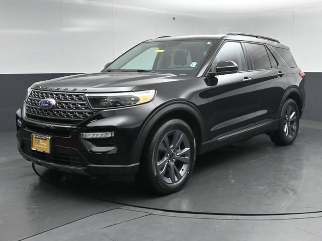 Certified 2024 Ford Explorer XLT w/ Equipment Group 202A AWD/4WD image 3