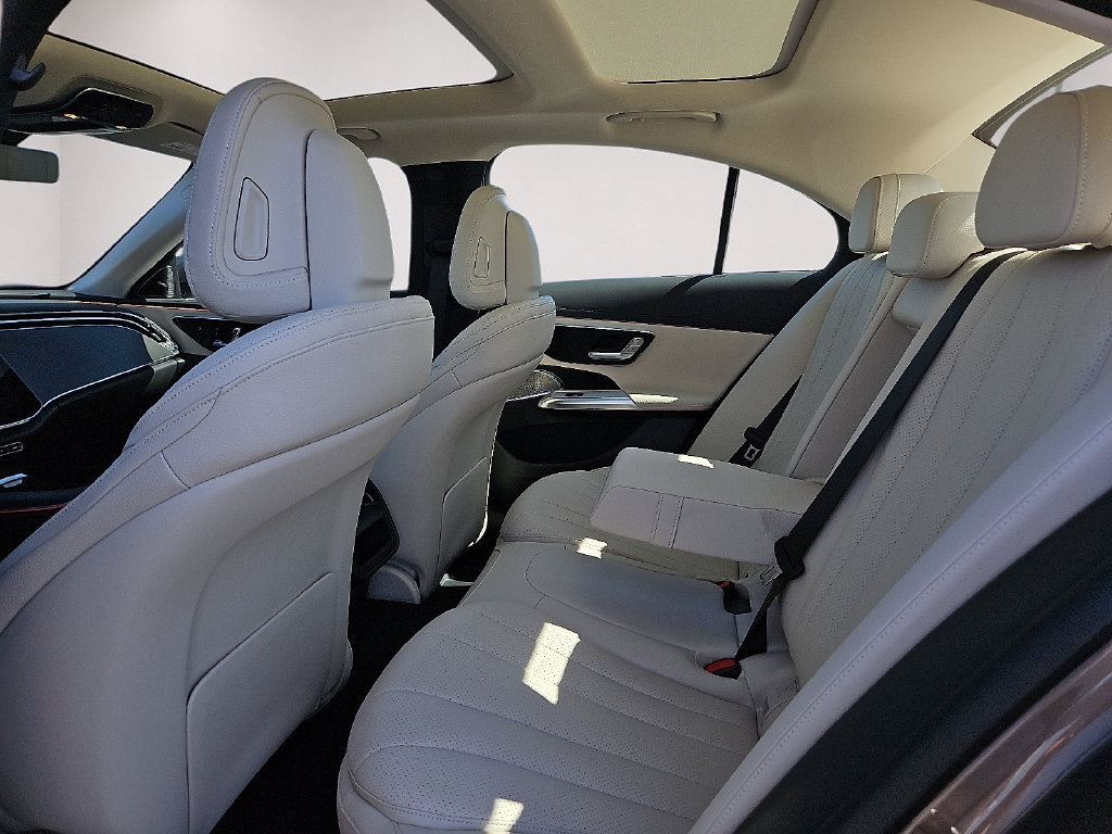 Used 2025 Mercedes-Benz E 350 4MATIC Sedan image 15