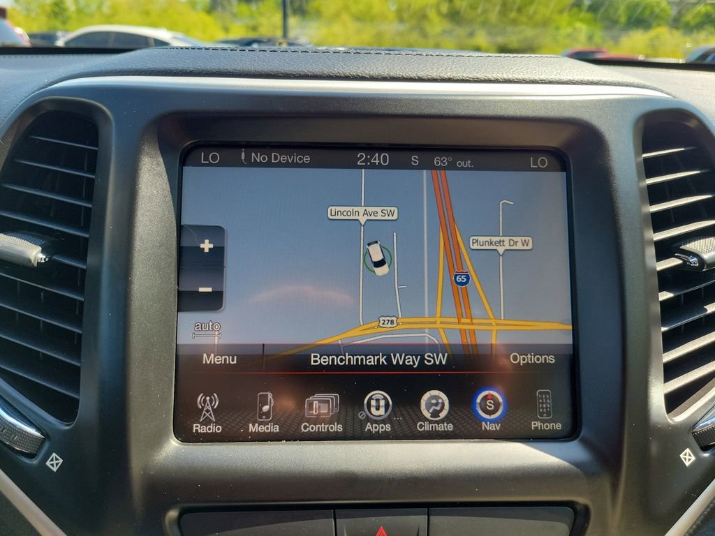 Used 2016 Jeep Cherokee Latitude w/ Comfort/Convenience Group FWD image 19