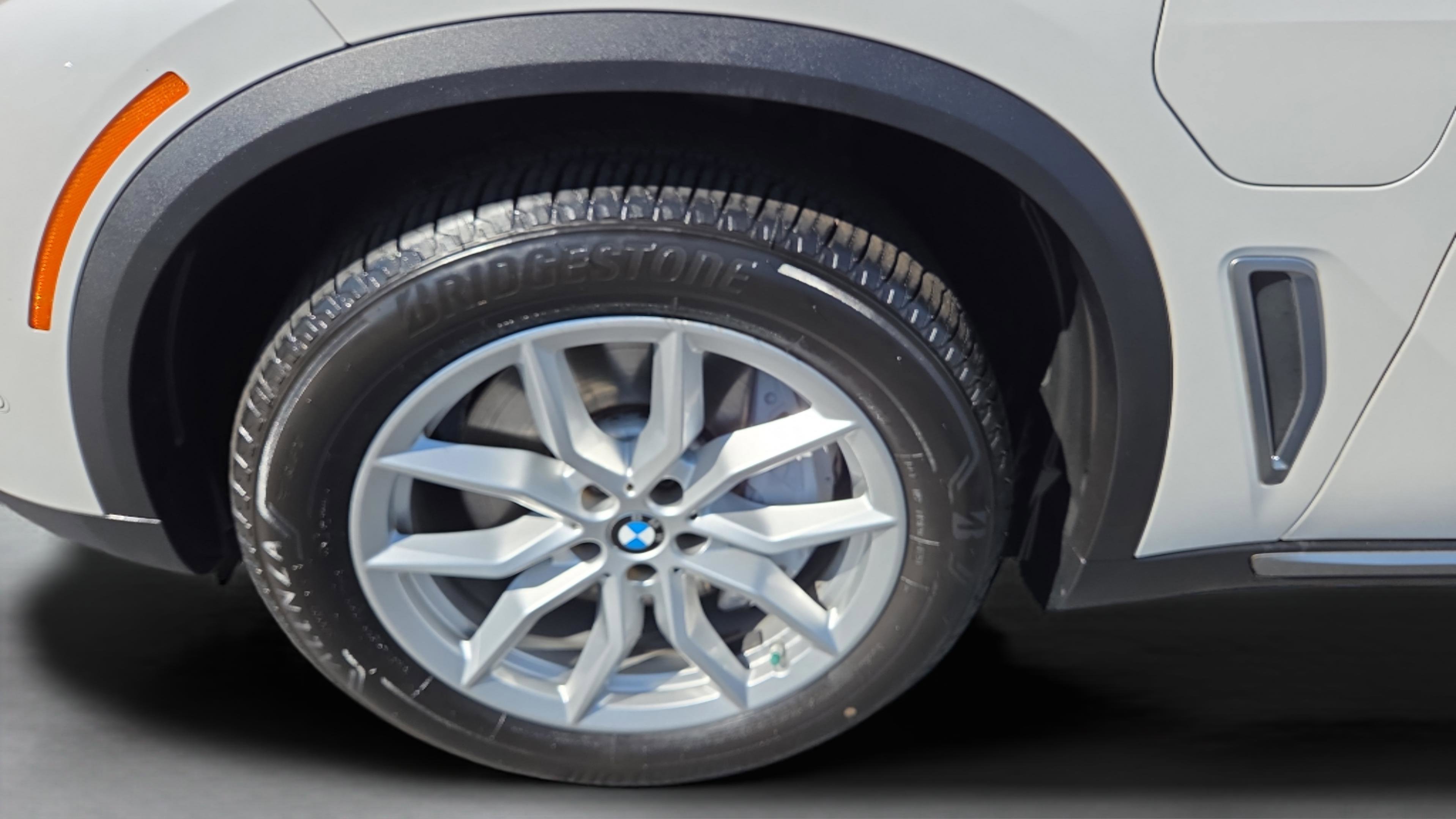 Used 2021 BMW X5 xDrive45e w/ Parking Assistance Package AWD/4WD image 40