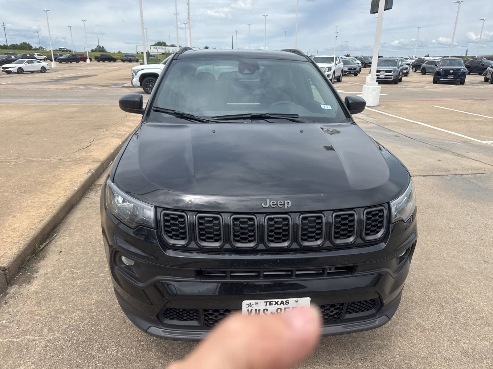 Used 2026 Jeep Compass Latitude AWD/4WD image 8