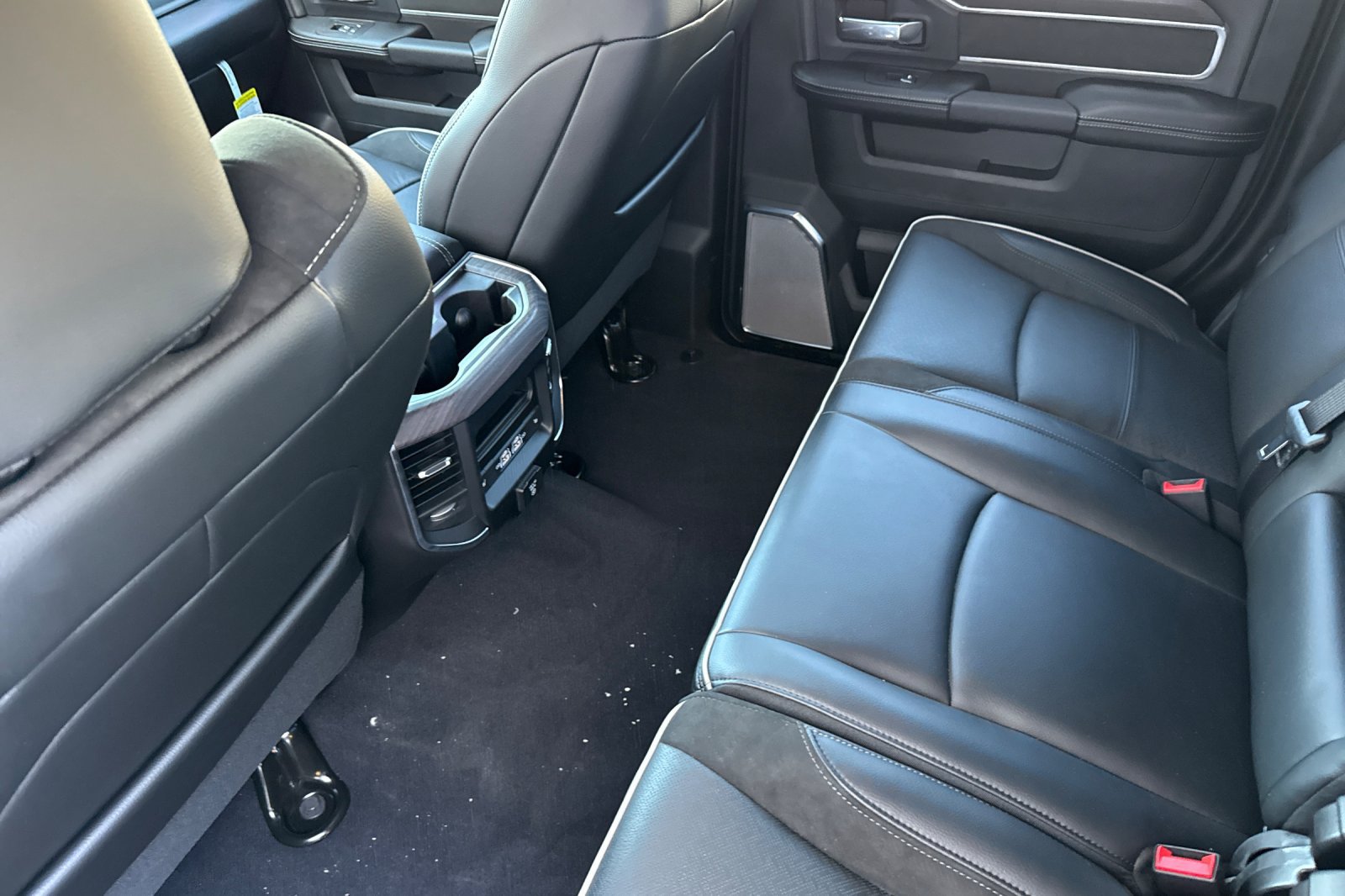 New 2026 RAM 3500 Laramie AWD/4WD image 13
