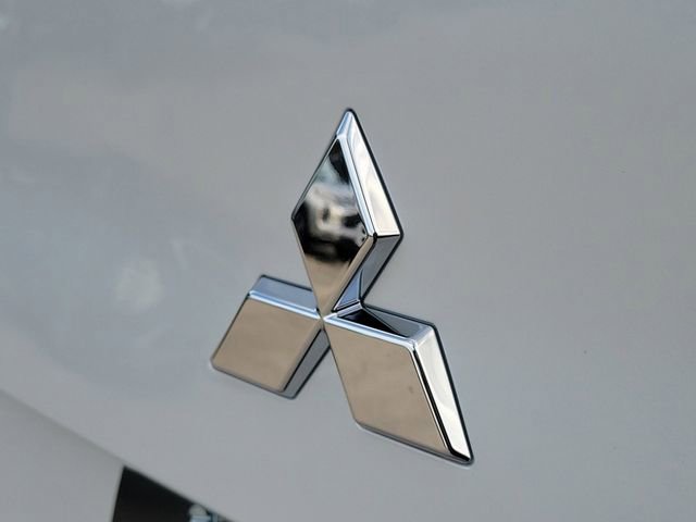 New 2026 Mitsubishi Outlander SE image 8
