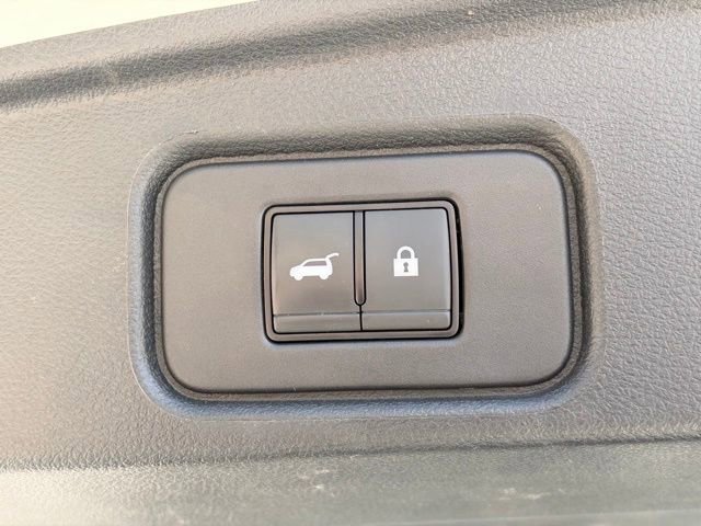 Used 2023 Nissan Pathfinder SL w/ Black Appearance Package image 15