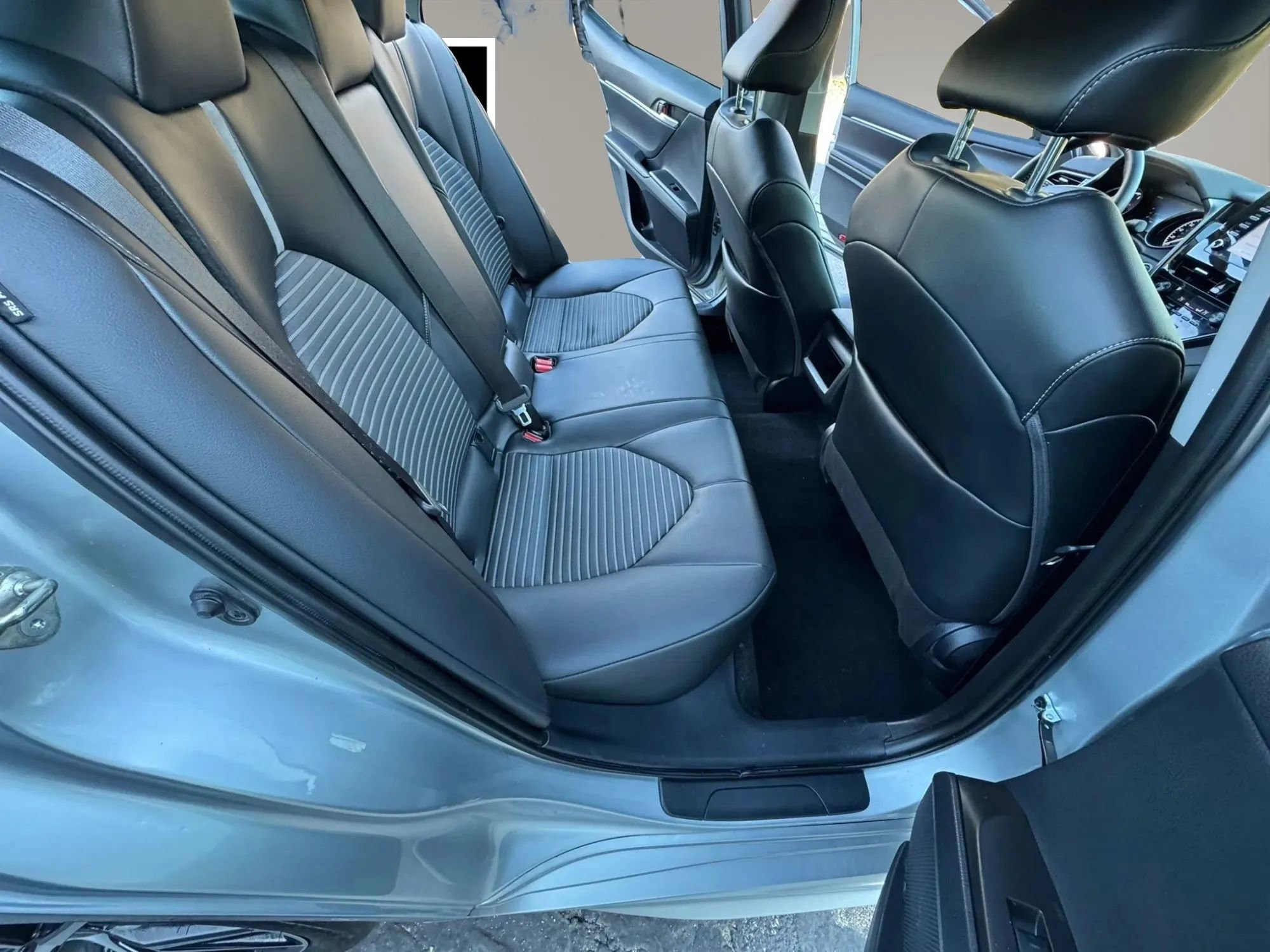 Used 2023 Toyota Camry SE w/ Cold Weather Package image 15