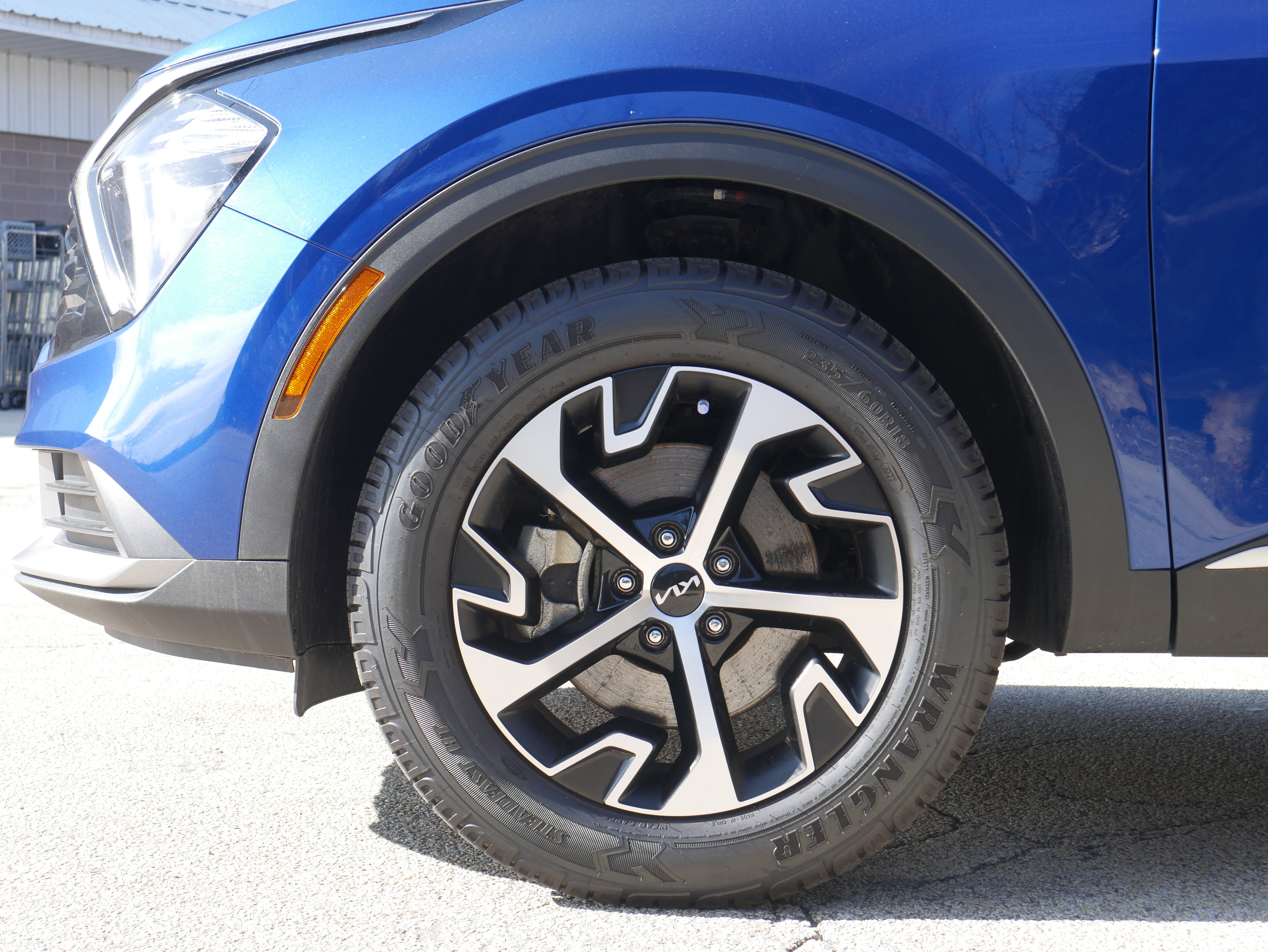 Used 2023 Kia Sportage EX image 11