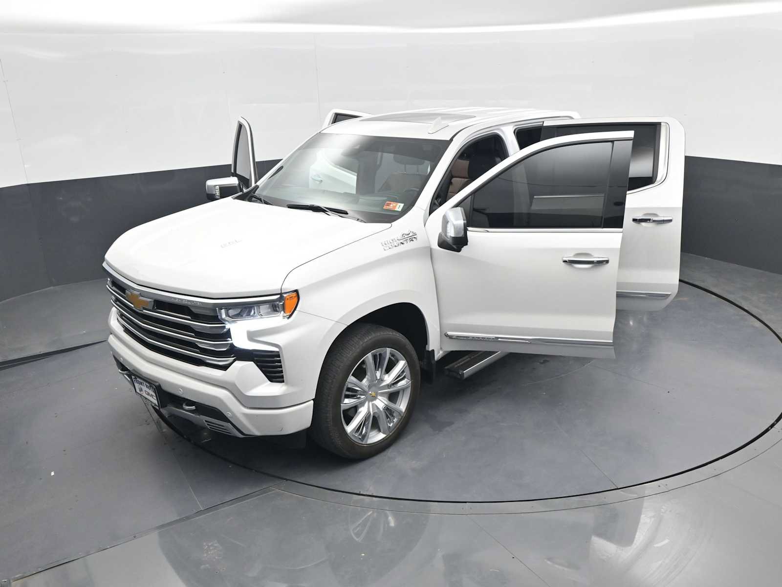 Used 2024 Chevrolet Silverado 1500 High Country w/ High Country Premium Package AWD/4WD image 48