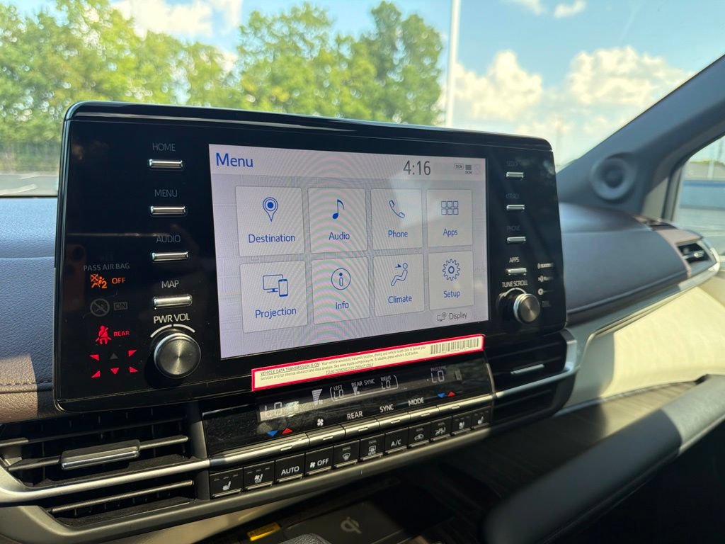 Used 2024 Toyota Sienna Platinum FWD image 32
