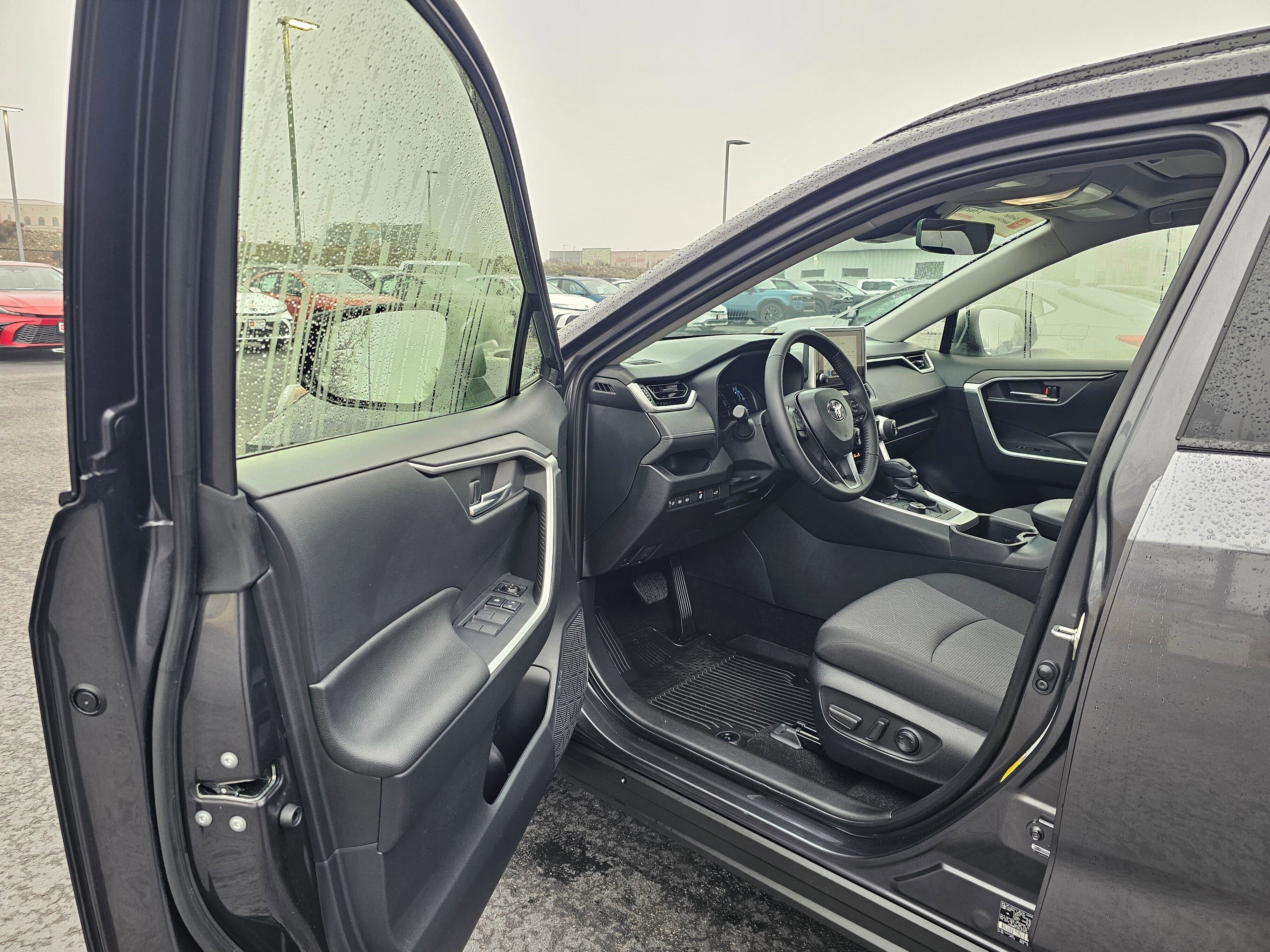 Used 2025 Toyota RAV4 XLE w/ Convenience Package image 18