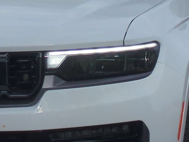 New 2026 Jeep Grand Cherokee Summit w/ Obsidian Package AWD/4WD image 17