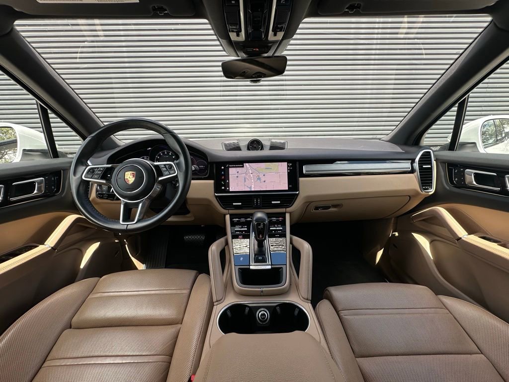 Certified 2023 Porsche Cayenne Platinum Edition image 6
