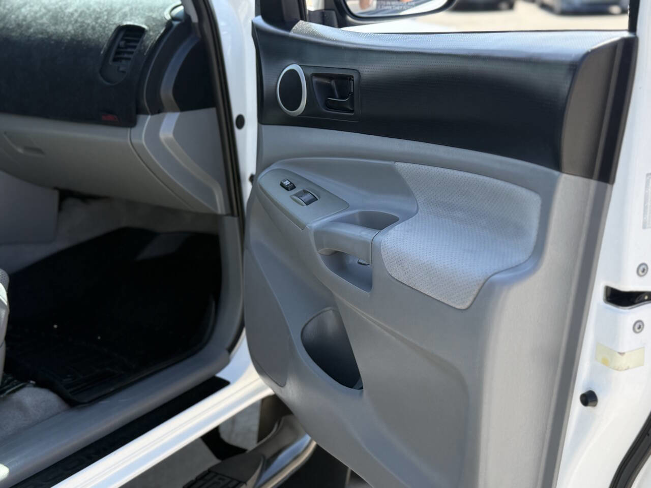 Used 2009 Toyota Tacoma PreRunner image 25