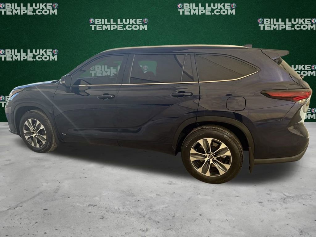 Used 2025 Toyota Highlander XLE image 9