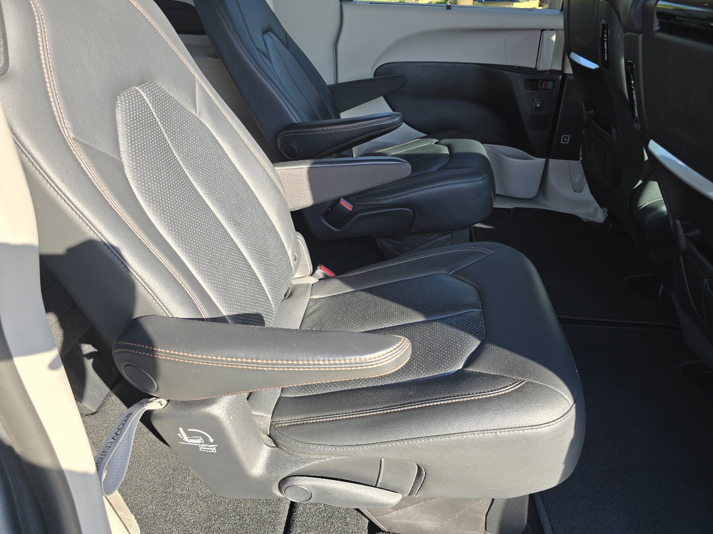 Used 2019 Chrysler Pacifica Touring-L Plus w/ Advanced Safetytec Group image 30