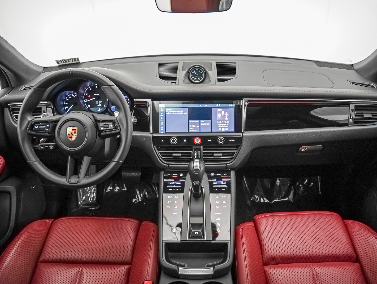 Certified 2024 Porsche Macan image 15