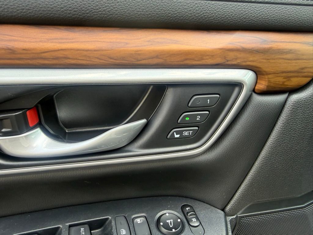 Used 2020 Honda CR-V Touring image 12