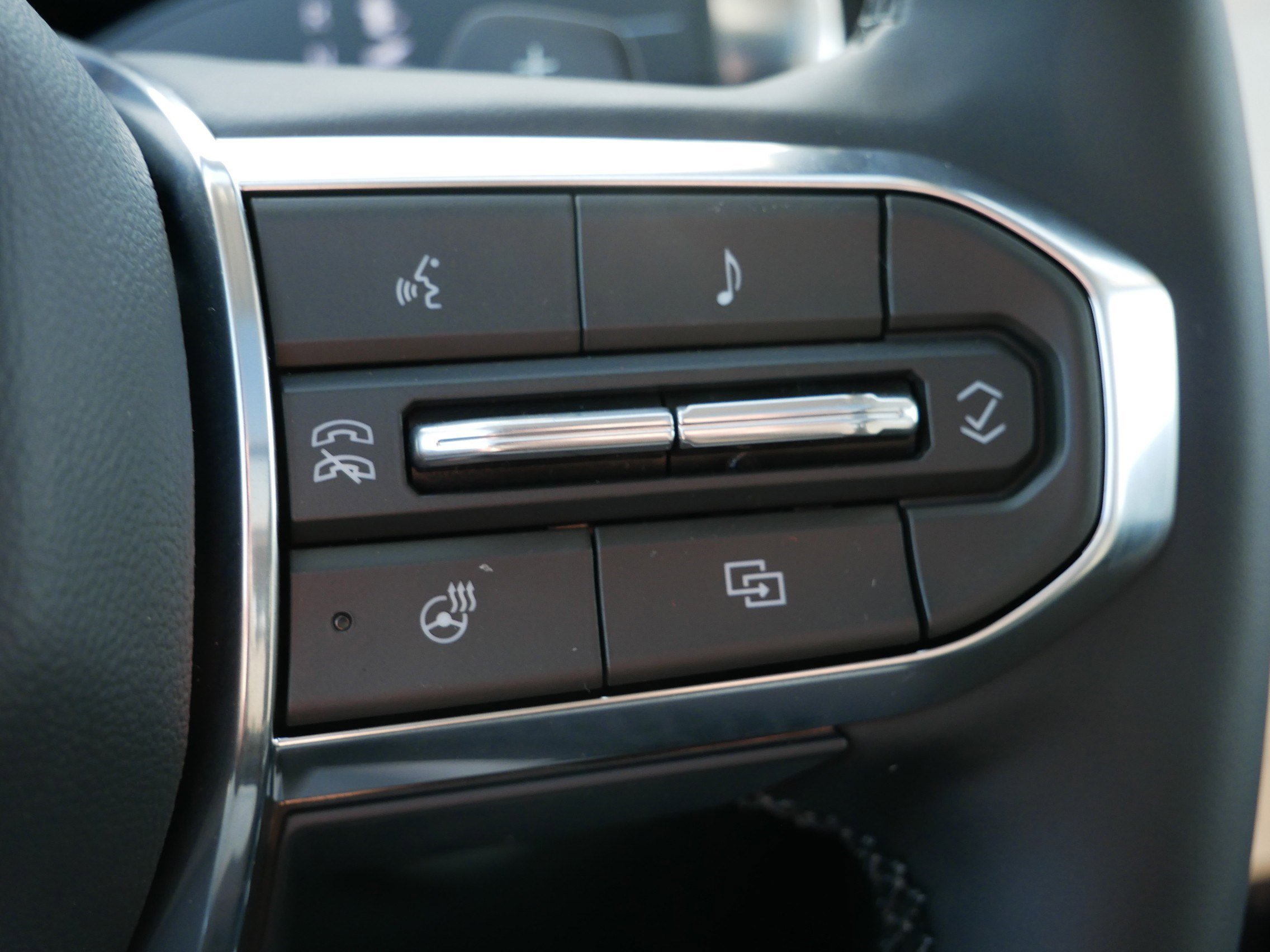 New 2026 GMC Terrain Denali w/ LPO, Black Badging Package image 18