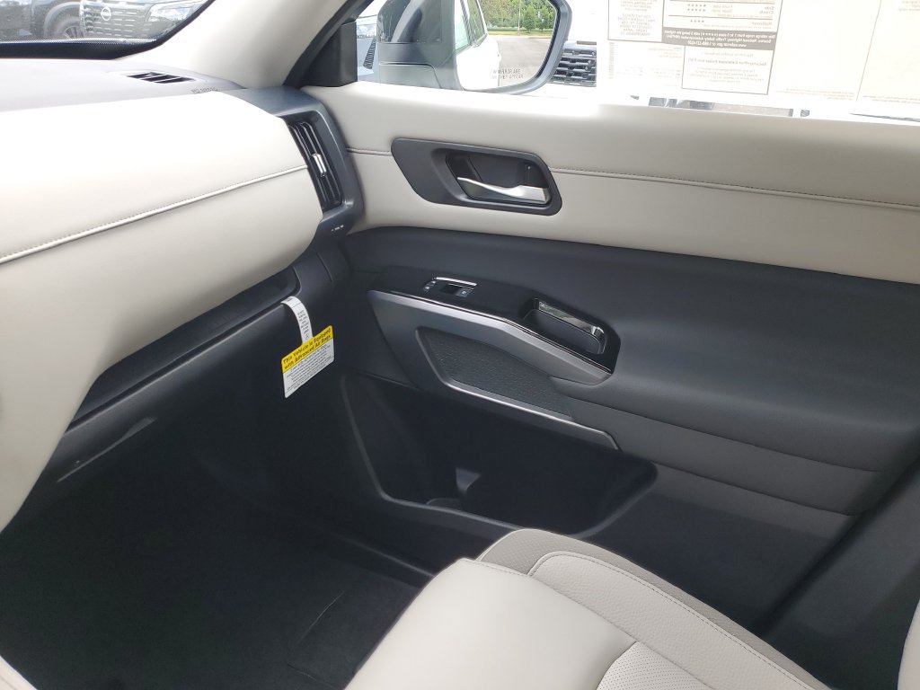 New 2026 Nissan Pathfinder SL FWD image 36