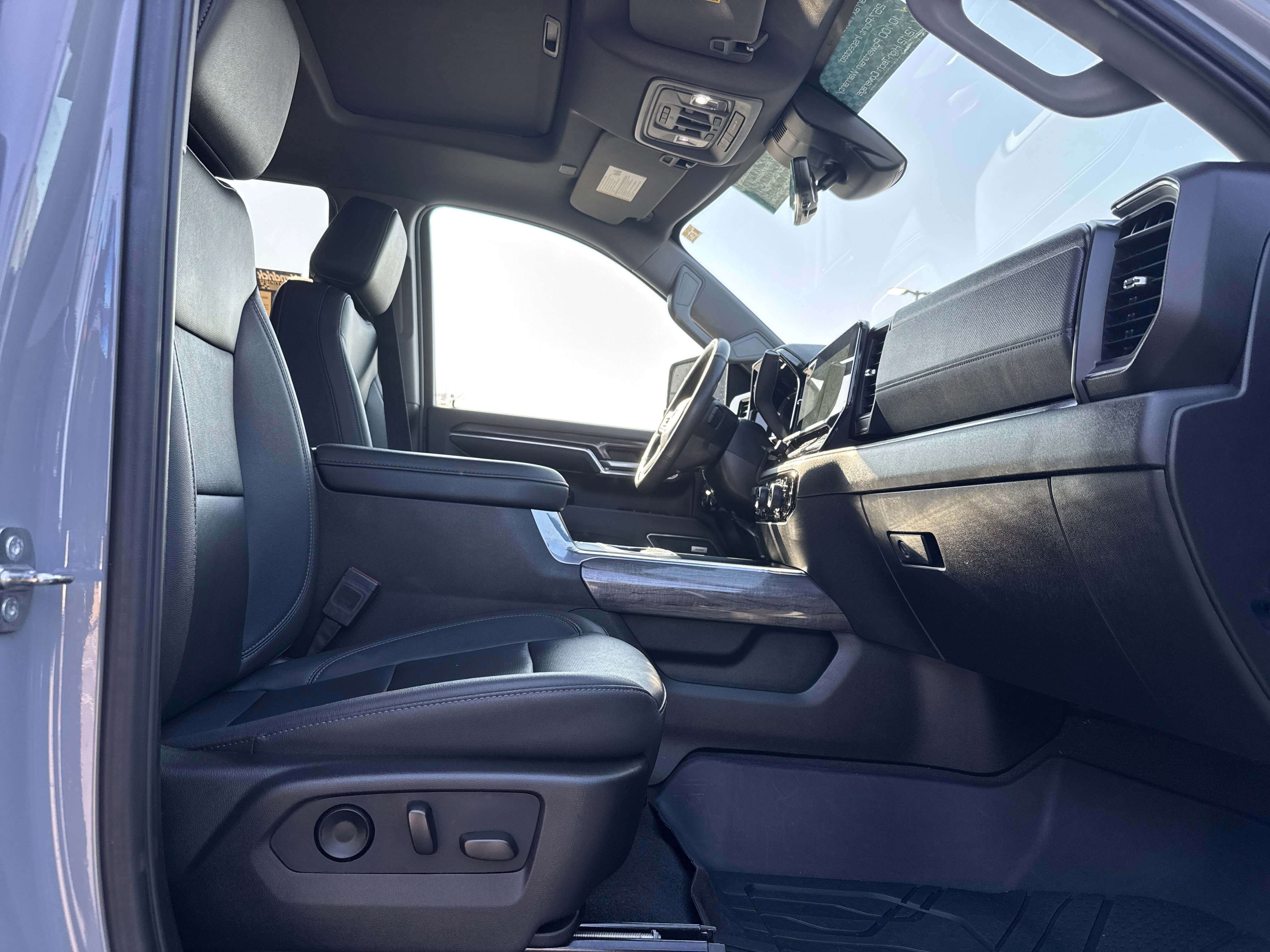 Used 2024 Chevrolet Silverado 2500 LTZ w/ LTZ Plus Package image 32