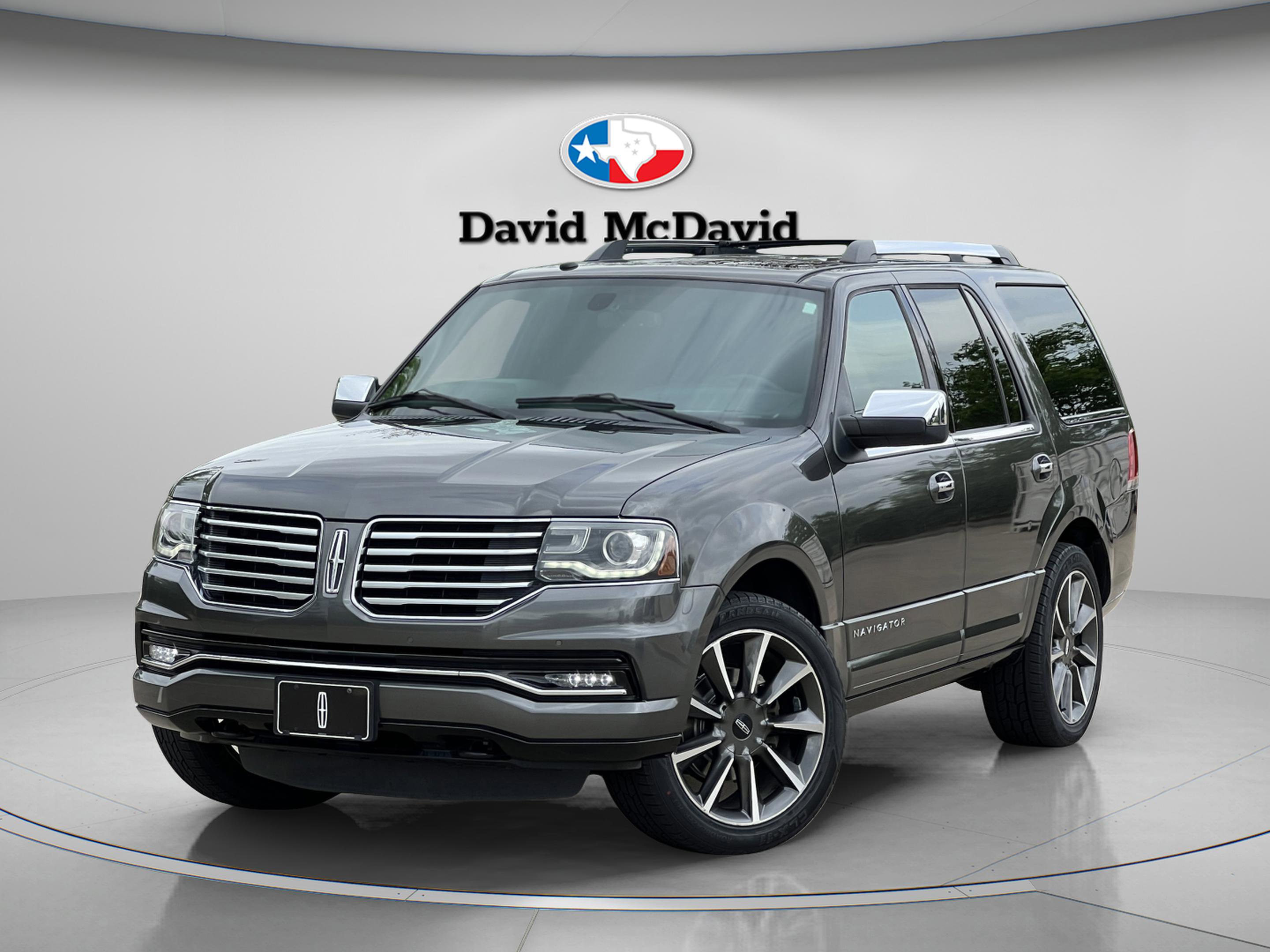 Used 2016 Lincoln Navigator Reserve image 2