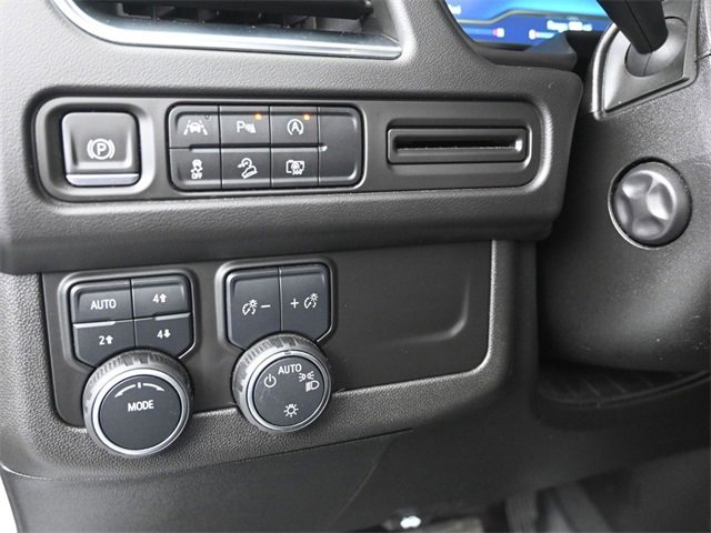 Used 2023 Chevrolet Suburban Z71 w/ Luxury Package image 30