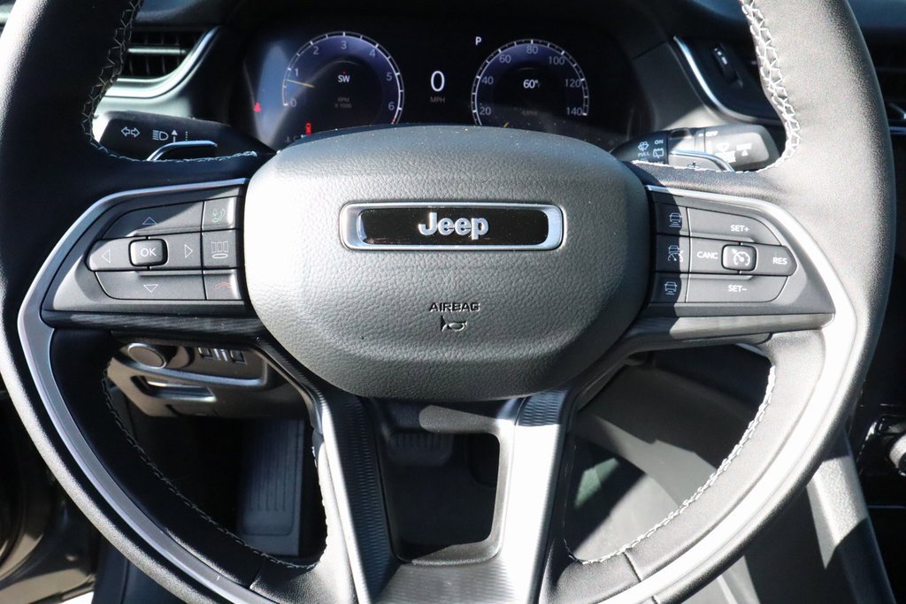 New 2025 Jeep Grand Cherokee Laredo w/ Luxury Tech Group I image 3