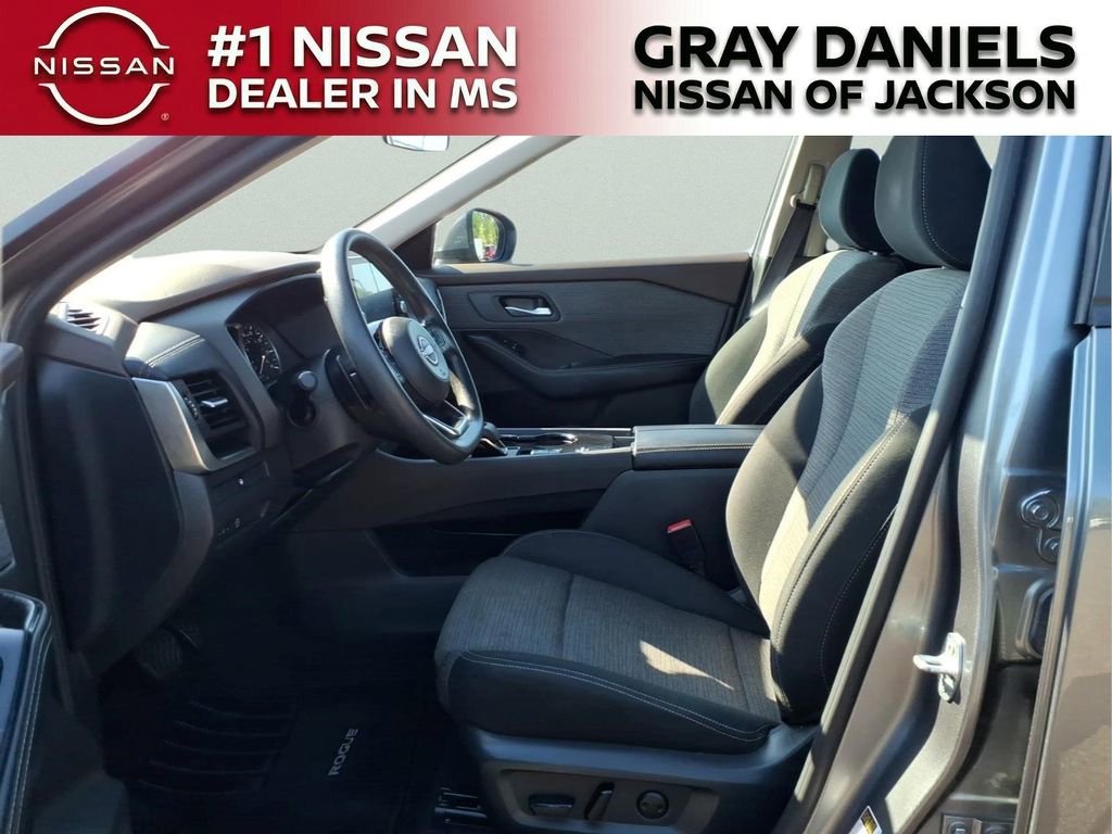 Used 2023 Nissan Rogue SV FWD image 22