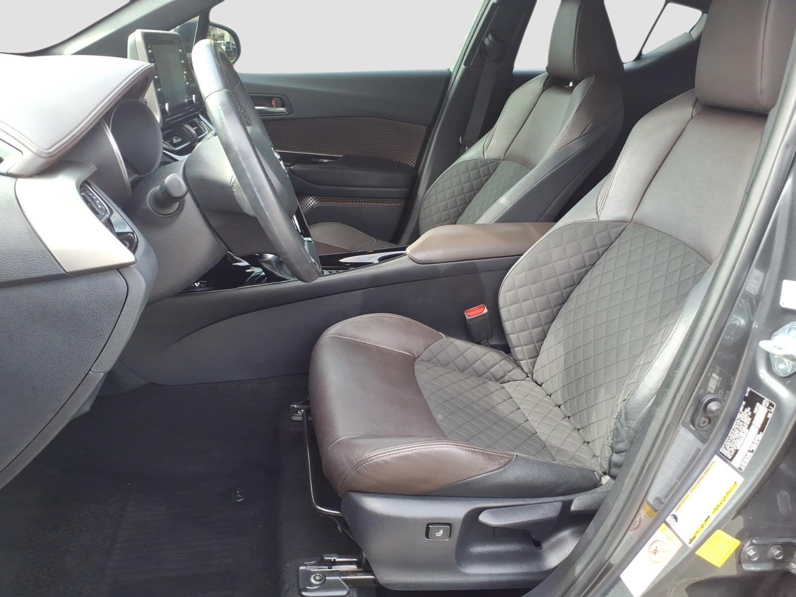 Used 2019 Toyota C-HR Limited FWD image 13