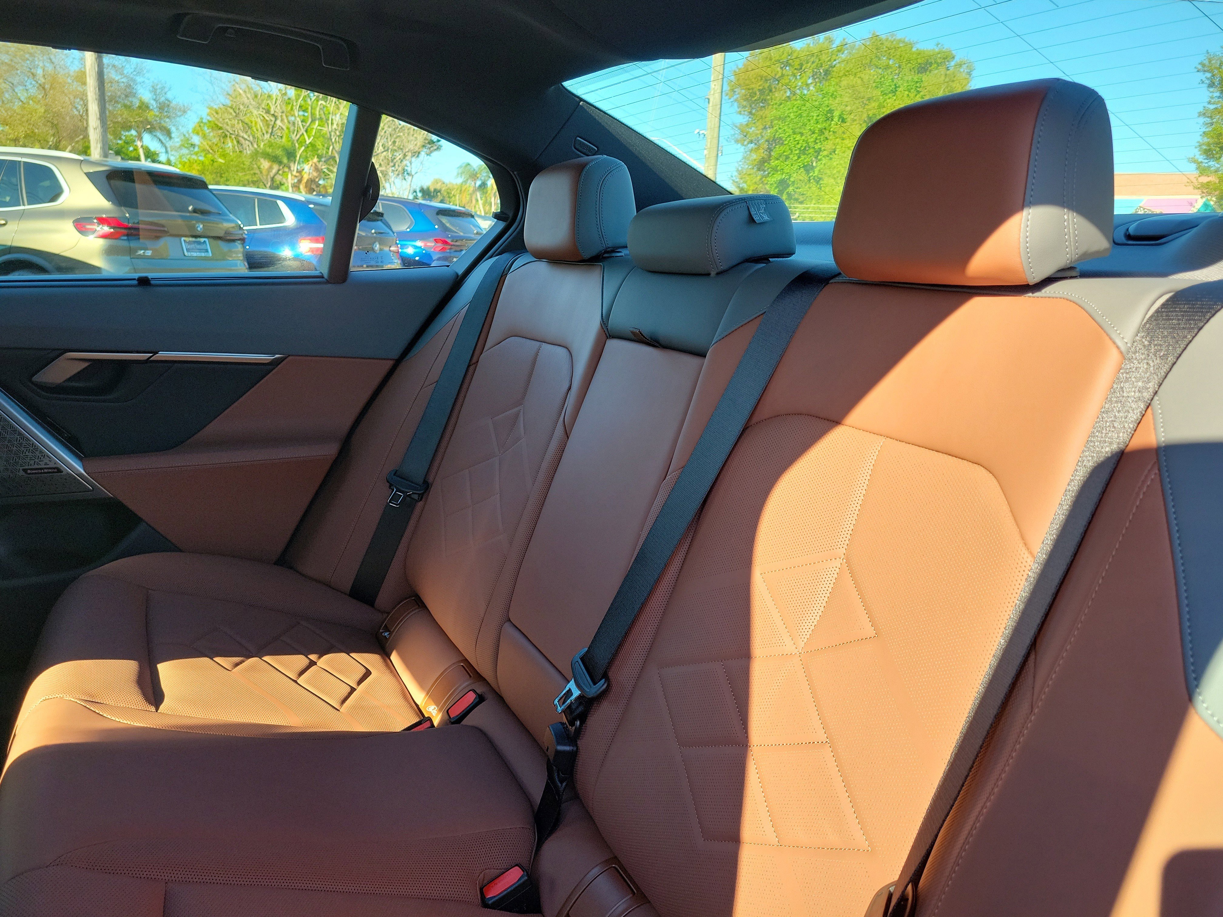 New 2026 BMW 550e xDrive w/ Executive Package image 8