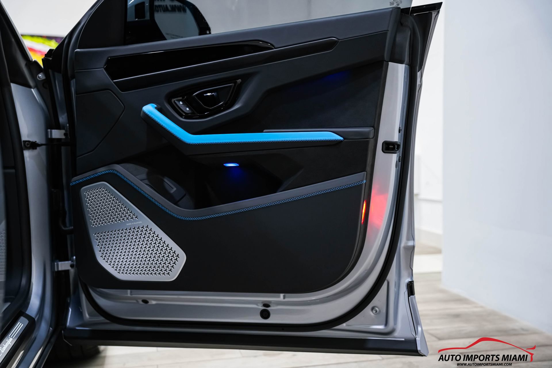 Used 2025 Lamborghini Urus SE image 51