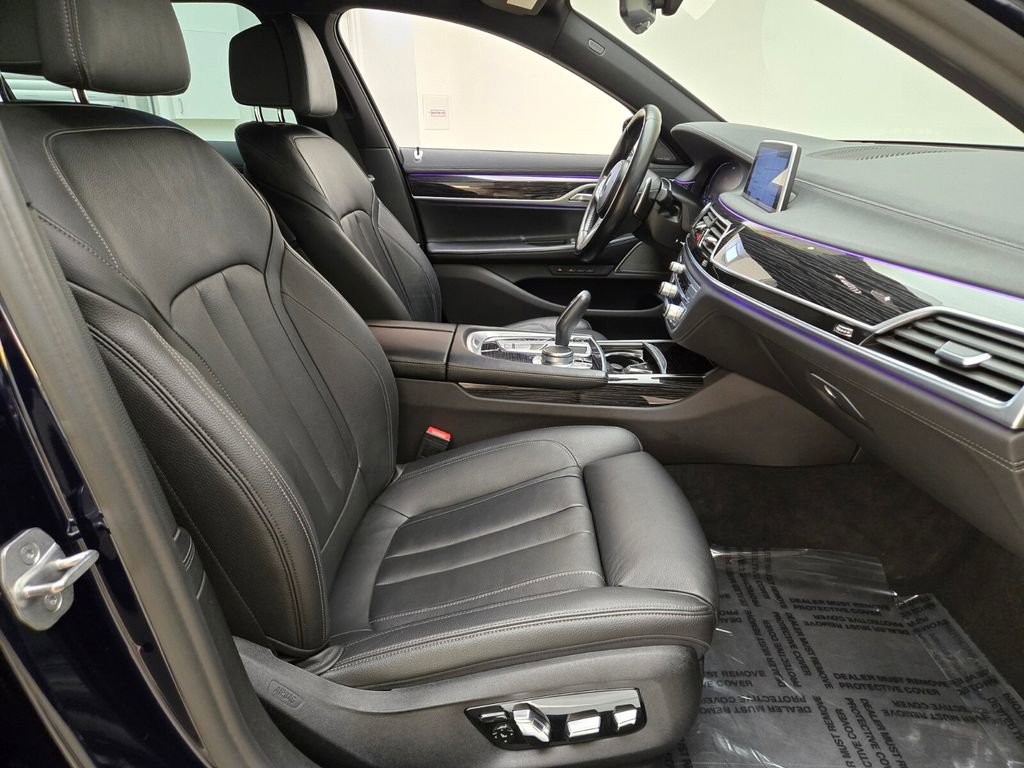 Used 2022 BMW 740i w/ M Sport Package image 26