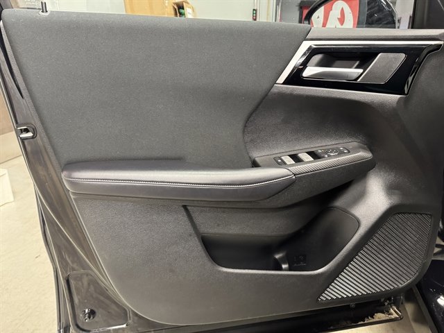 Used 2023 Mitsubishi Outlander ES AWD/4WD image 17