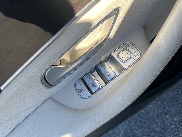 Used 2024 Mercedes-Benz GLE 350 4MATIC image 23