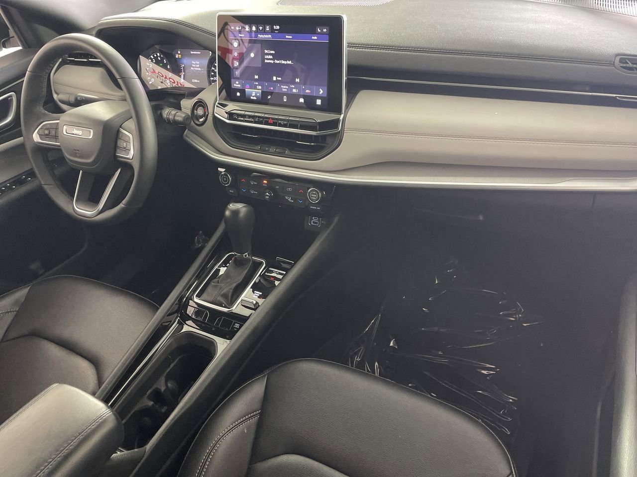 Used 2025 Jeep Compass Limited image 24