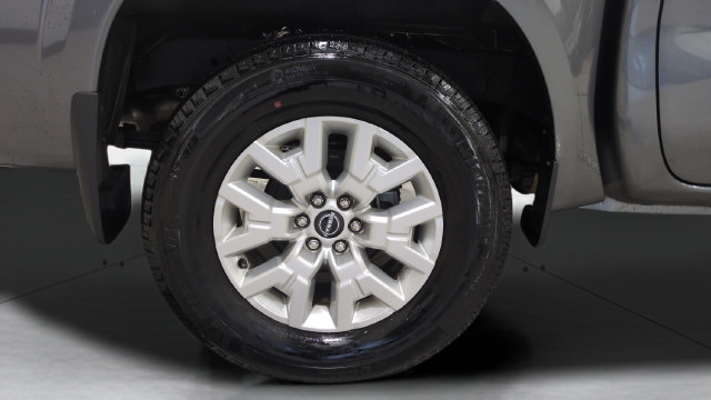 Used 2024 Nissan Frontier 4x4 Crew Cab image 24