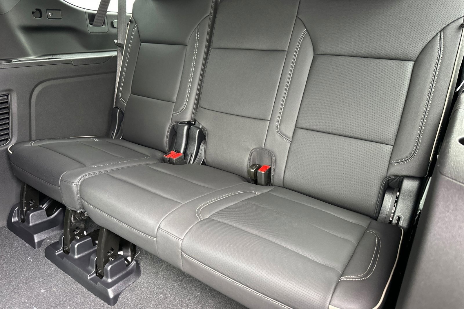 New 2025 Chevrolet Suburban Premier image 17