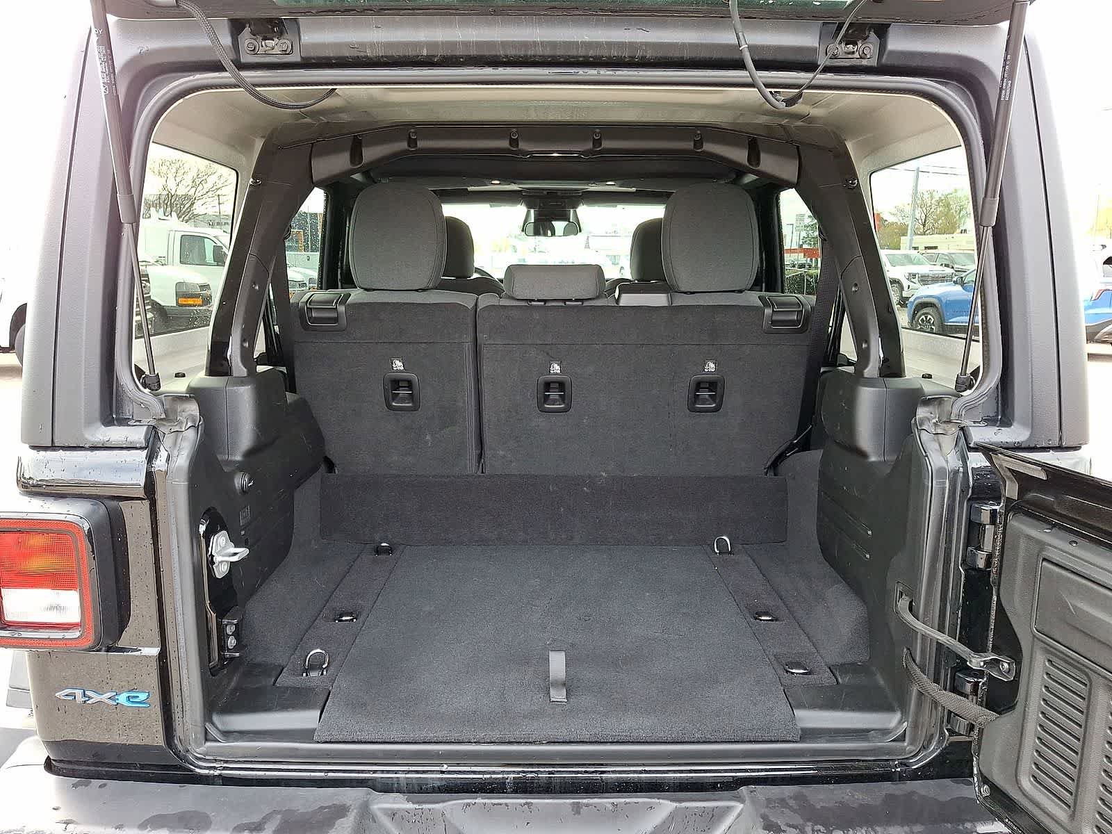 Used 2025 Jeep Wrangler Willys image 30