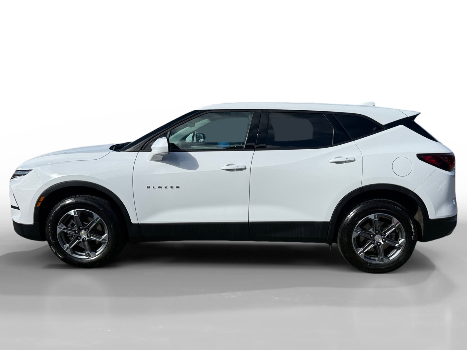 Used 2023 Chevrolet Blazer LT image 2