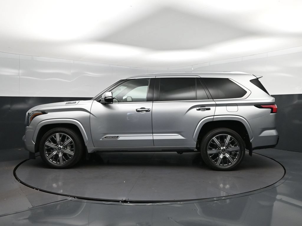 Used 2023 Toyota Sequoia Capstone AWD/4WD image 4