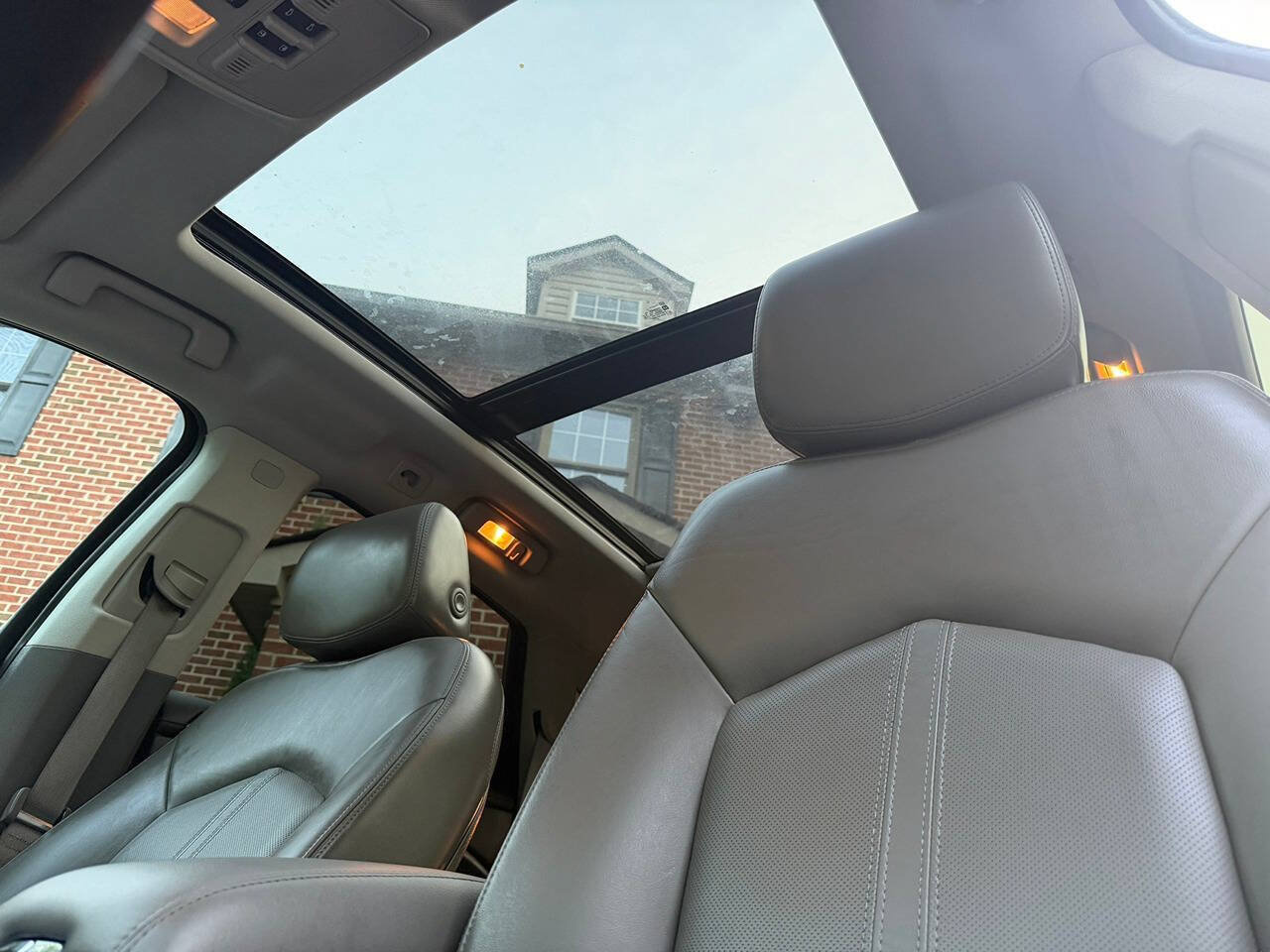 Used 2011 Cadillac SRX Luxury FWD image 19