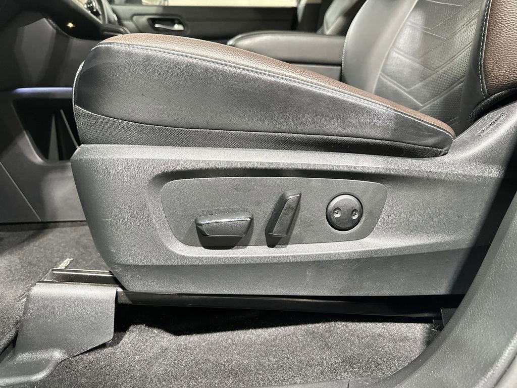 Used 2024 Nissan Pathfinder Platinum image 14